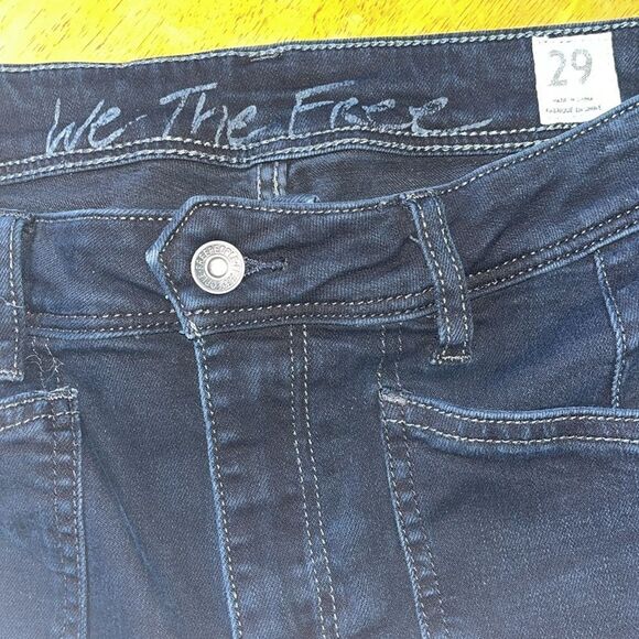 EXCELLENT PREOWNED CONDITION SIZE 29 WE THE FREE FRAYED HEM SKINNY BLACK JEANS - Picture 12 of 15